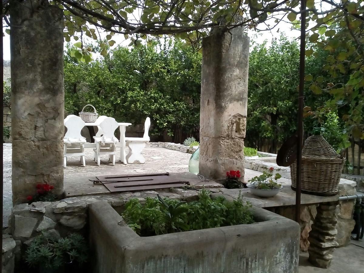 L'Aranceto Di Giorgia Bed & Breakfast Trani Exterior photo